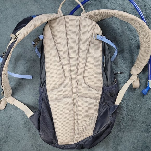 Camelbak Daystar 16 Hydration Backpack 2.5L Reservoir Mesh Back Hiking Camping - Picture 3 of 16